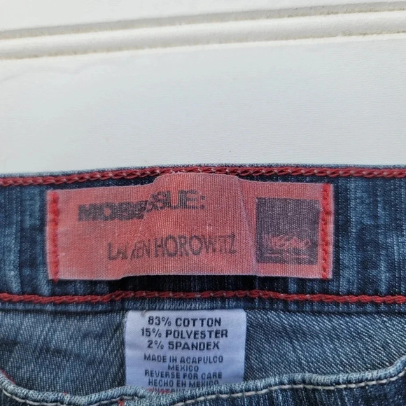 Mossimo Lauren Horowitz Junior's 3 Short Medium Wash Blue Denim Jeans 28x23 - Picture 2 of 9